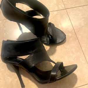 Classic stylish black sandal for night outs.